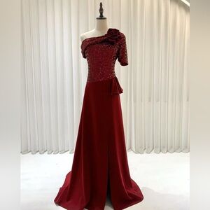 Elegant Burgundy Sequins Evening Gown
